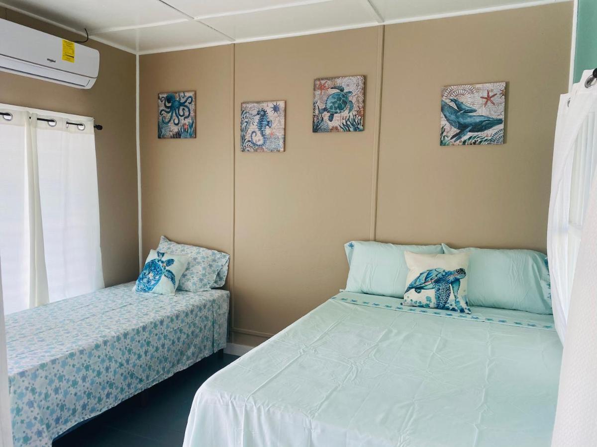 Blue Sky Rentals Útila Eksteriør billede